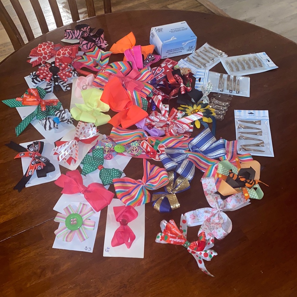 Finished and unfinished hair bows